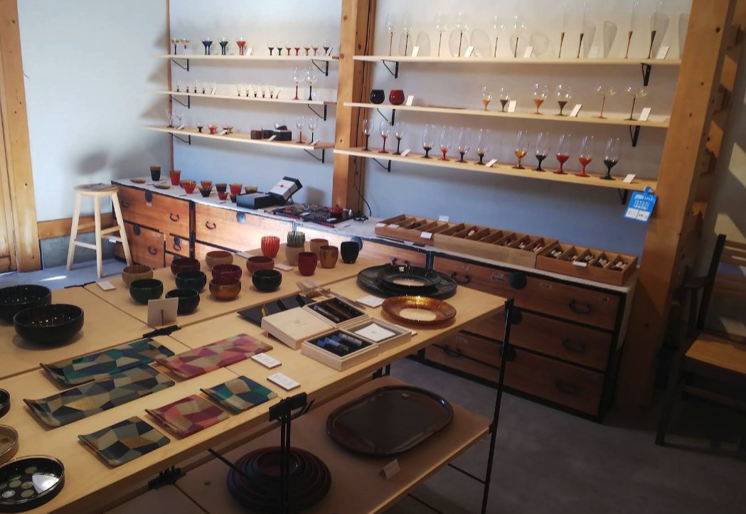 Lacquered glassware and tableware displayed on shelves and a table at Maruyoshikosaka