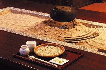 A tray of soba noodles served at Oginoya in Yabuhara-juku