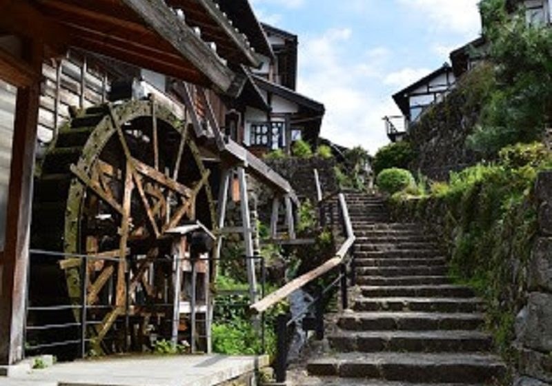 A water wheel and stone steps in Magome-juku